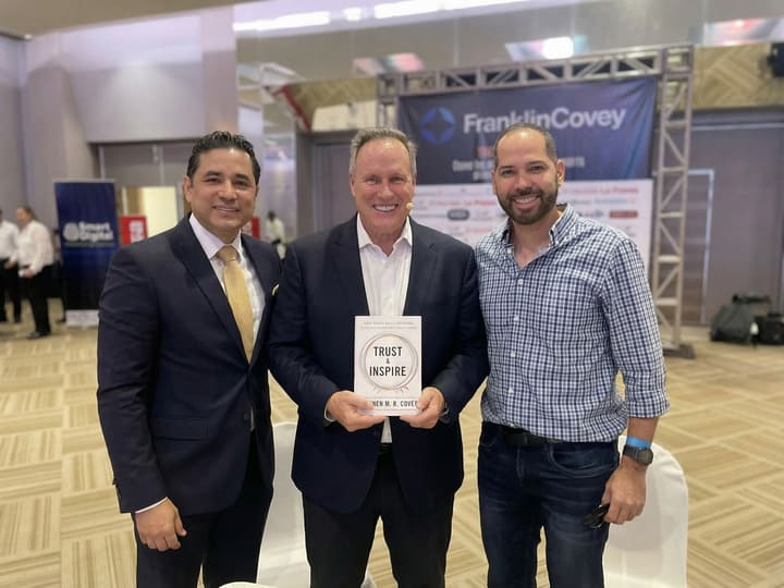 Líder empresarial hondureño generando credibilidad y confianza con su equipo